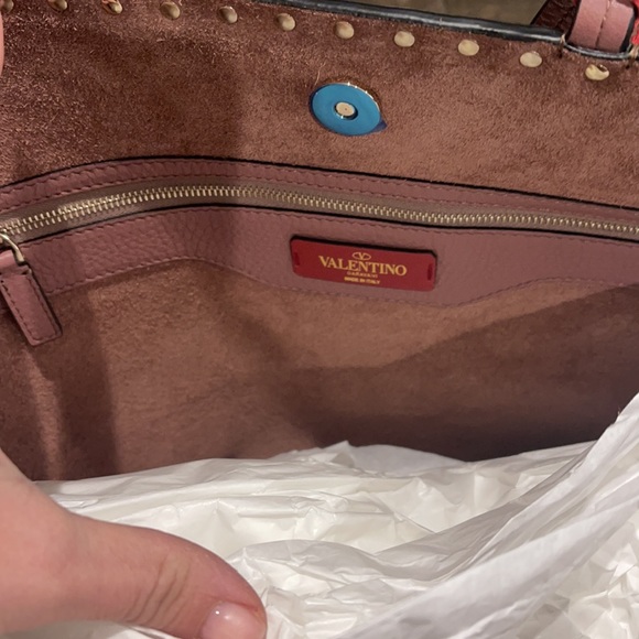 VALENTINO GARAVANI
Rockstud Large leather tote NWT - Picture 9 of 10